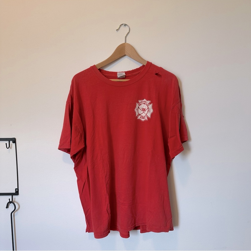 xl men’s red guns vs hoses baseball team t shirt